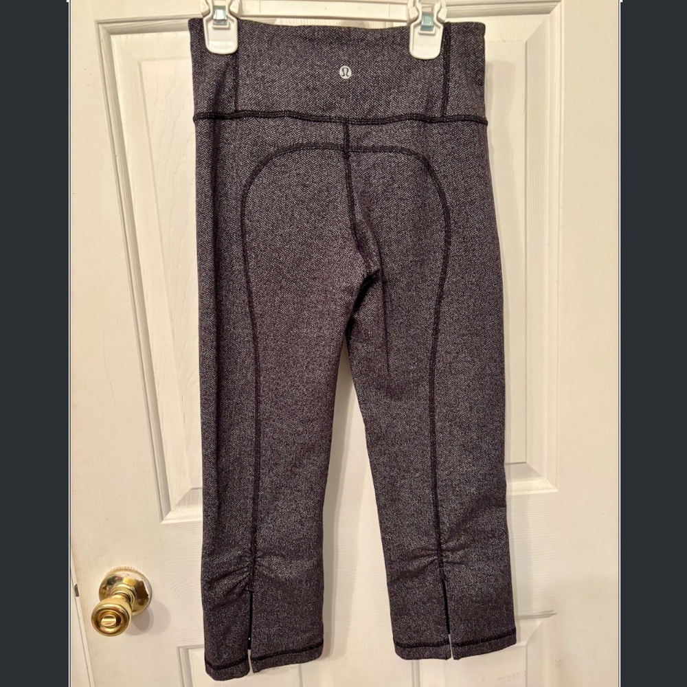 Lululemon Crop Flare Herringbone Leggings with calf slit - EUC size 4